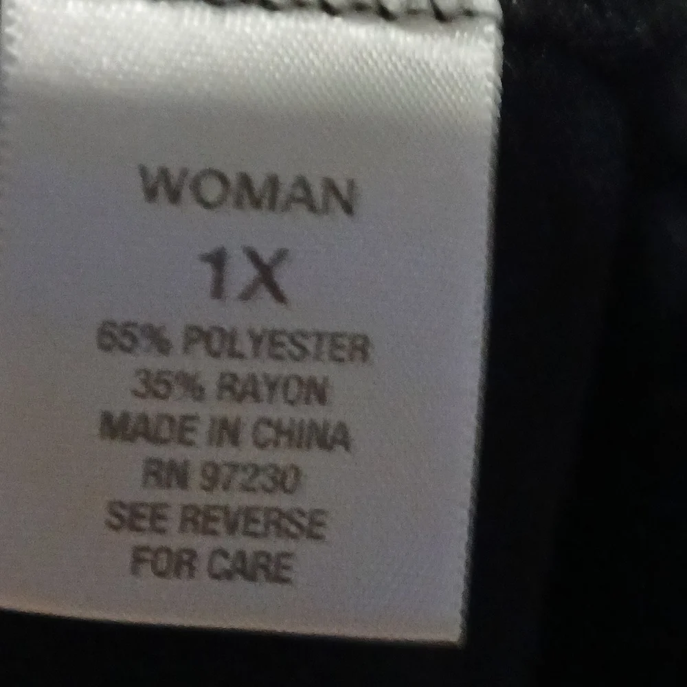 Dressbarn brand women's beautiful sequin Pullover top. Size 1X - Picture 9 of 9